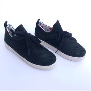 Steve Madden, Girls Black Sneakers, Size 1